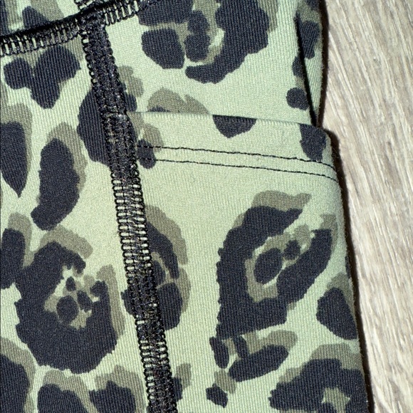 Victoria's Secret Sport Green and Black Leopard Print Leggings - Picture 4 of 8